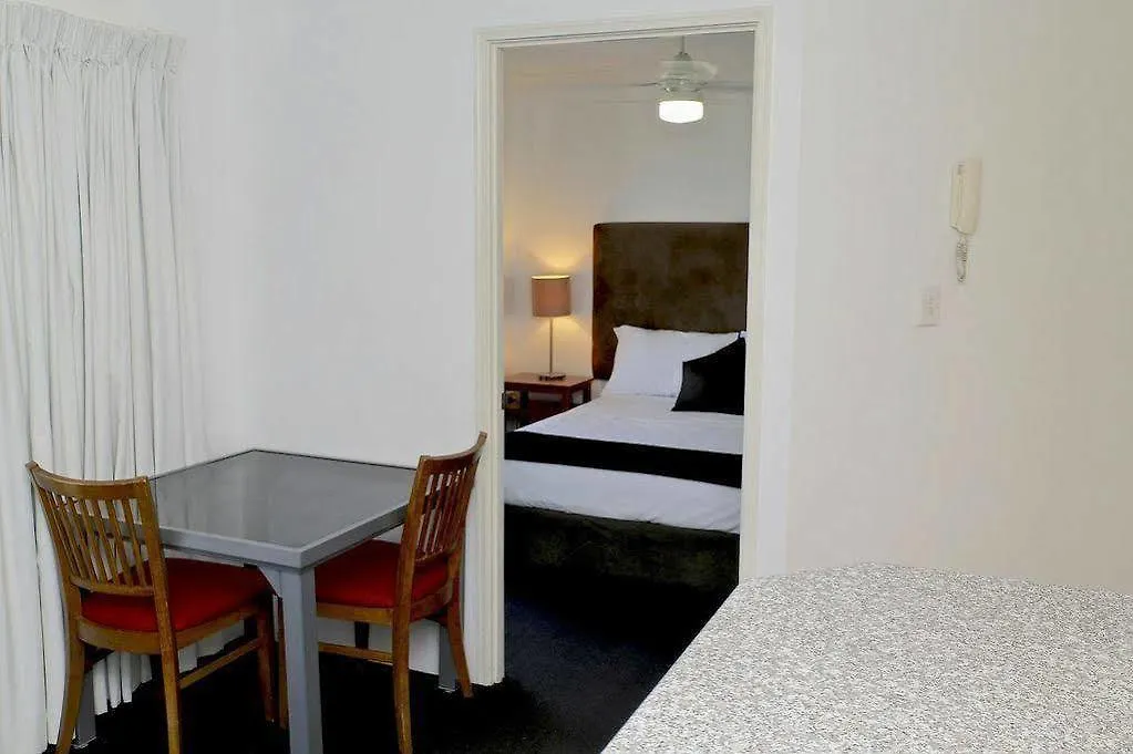 Aparthotel Karana Palms Resort Gold Coast